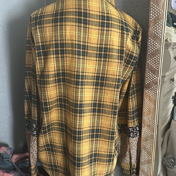 Gimmicks | Mixed Print Button Down - Picture 6 of 9